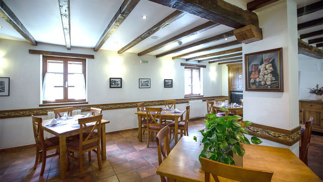 hotel-rural-aribe-comedor